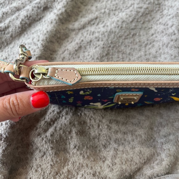 2015 Dooney & Bourke Tinker Bell Wristlet - Navy with Pastel Fairytale Print - Picture 9 of 10